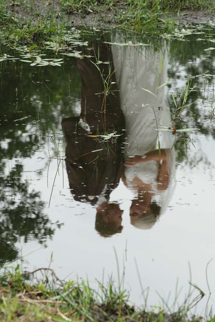 bruidspaar-water-spiegeling