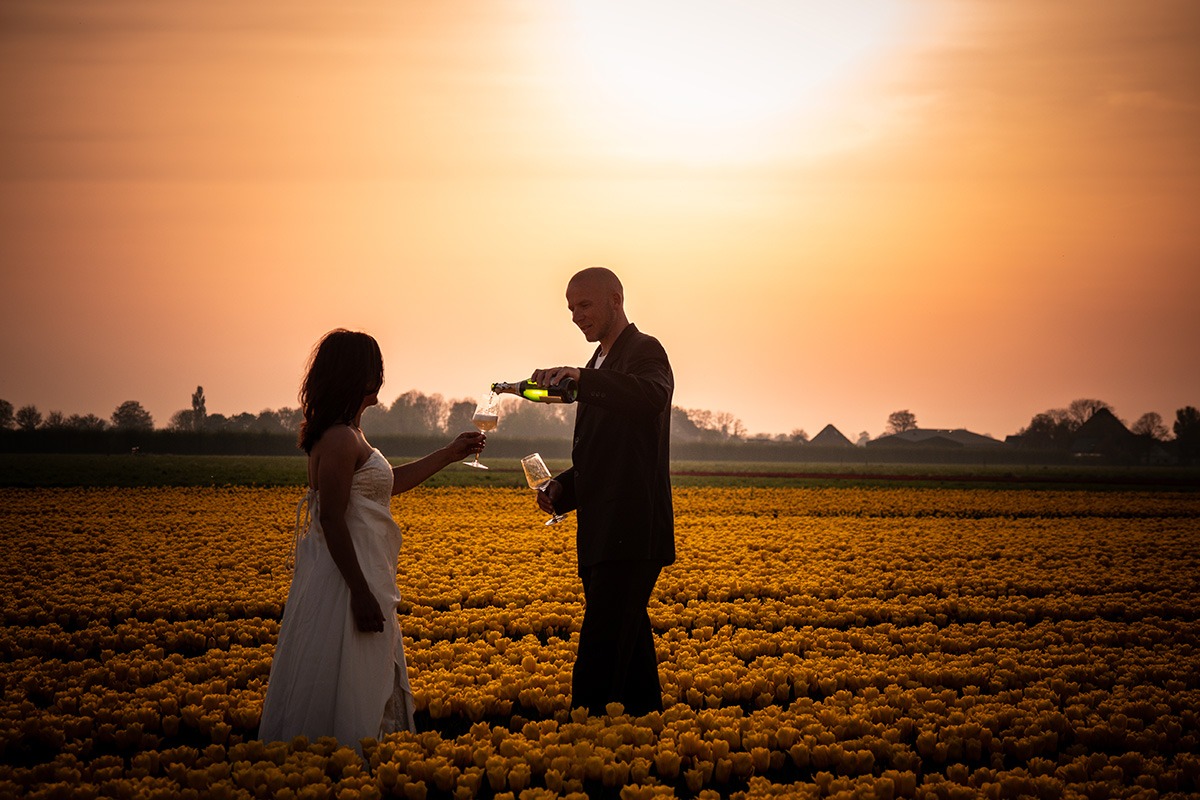 verlovingsshoot-bruiloft-tulpenveld