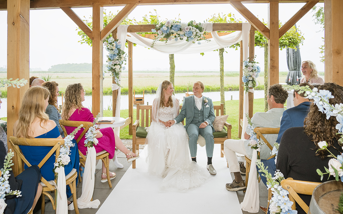 twee-trouwfotografen-ceremonie